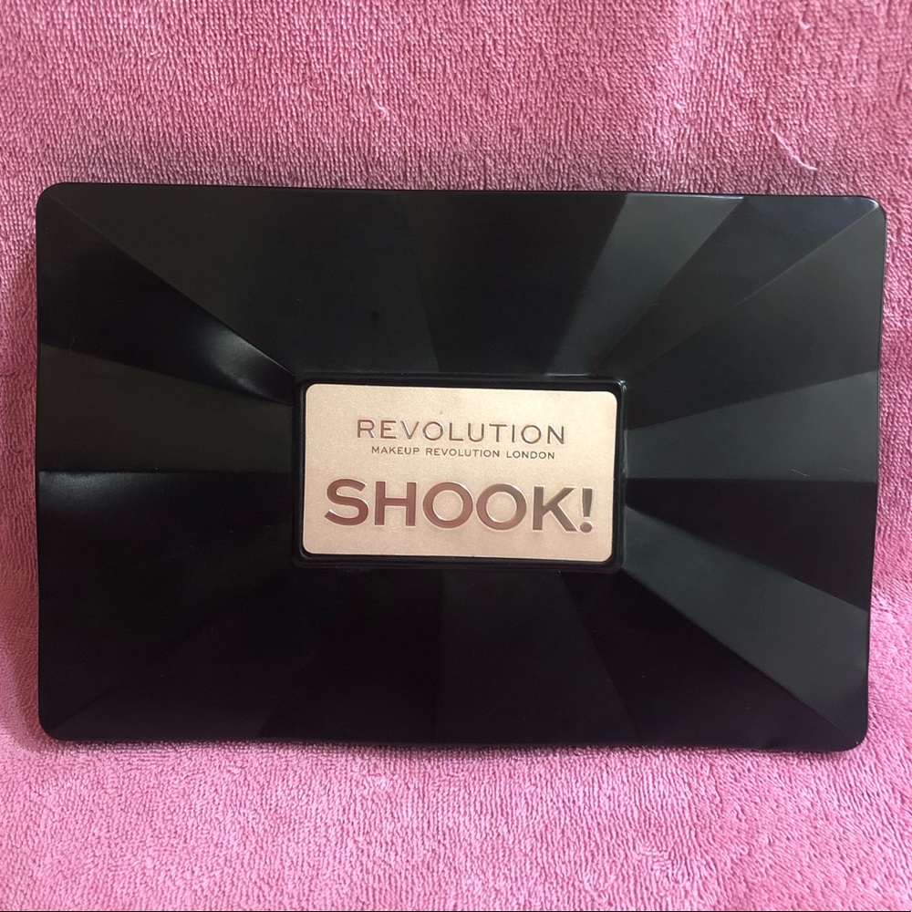 Makeup Revolution Shook Eyeshadow Palette